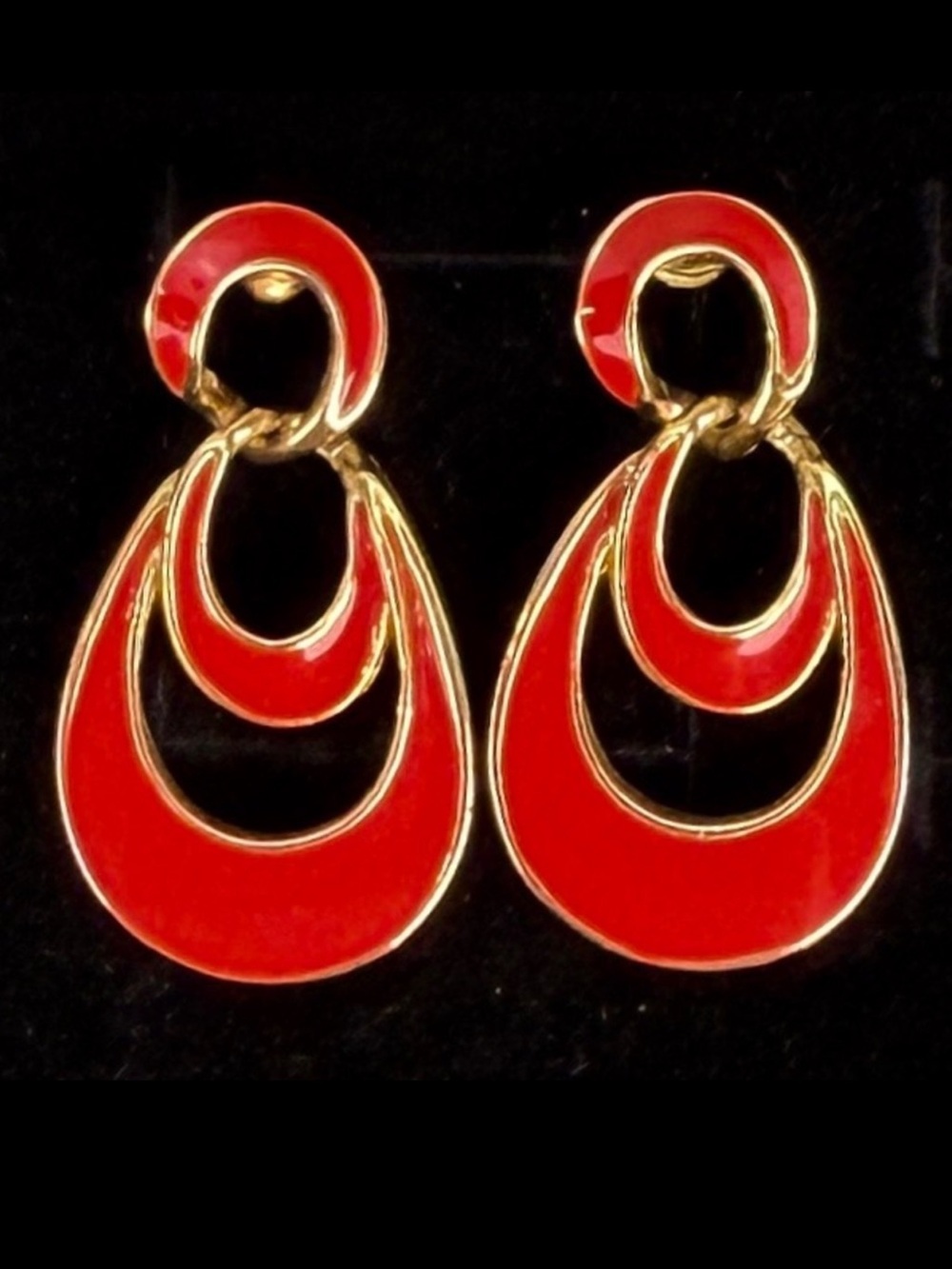 Beautiful, vintage, goldtone with red enamel pierced earrings